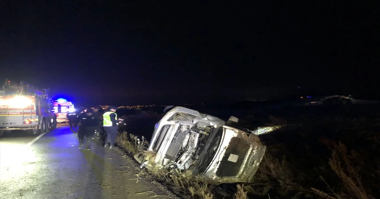 Çorum’da otomobilin devrilmesi sonucu 1 kişi öldü, 1 kişi yaralandı