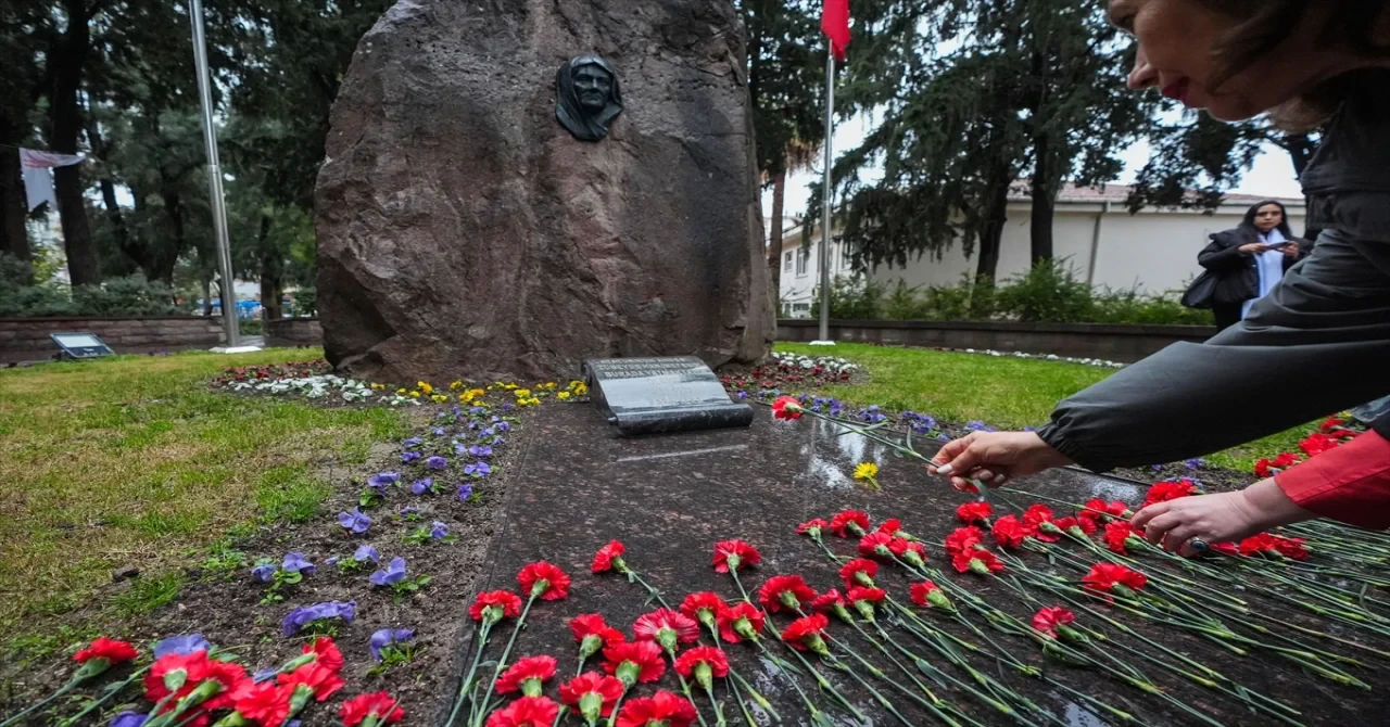 Zübeyde Hanım vefatının 102. yılında İzmir’de mezarı başında anıldı