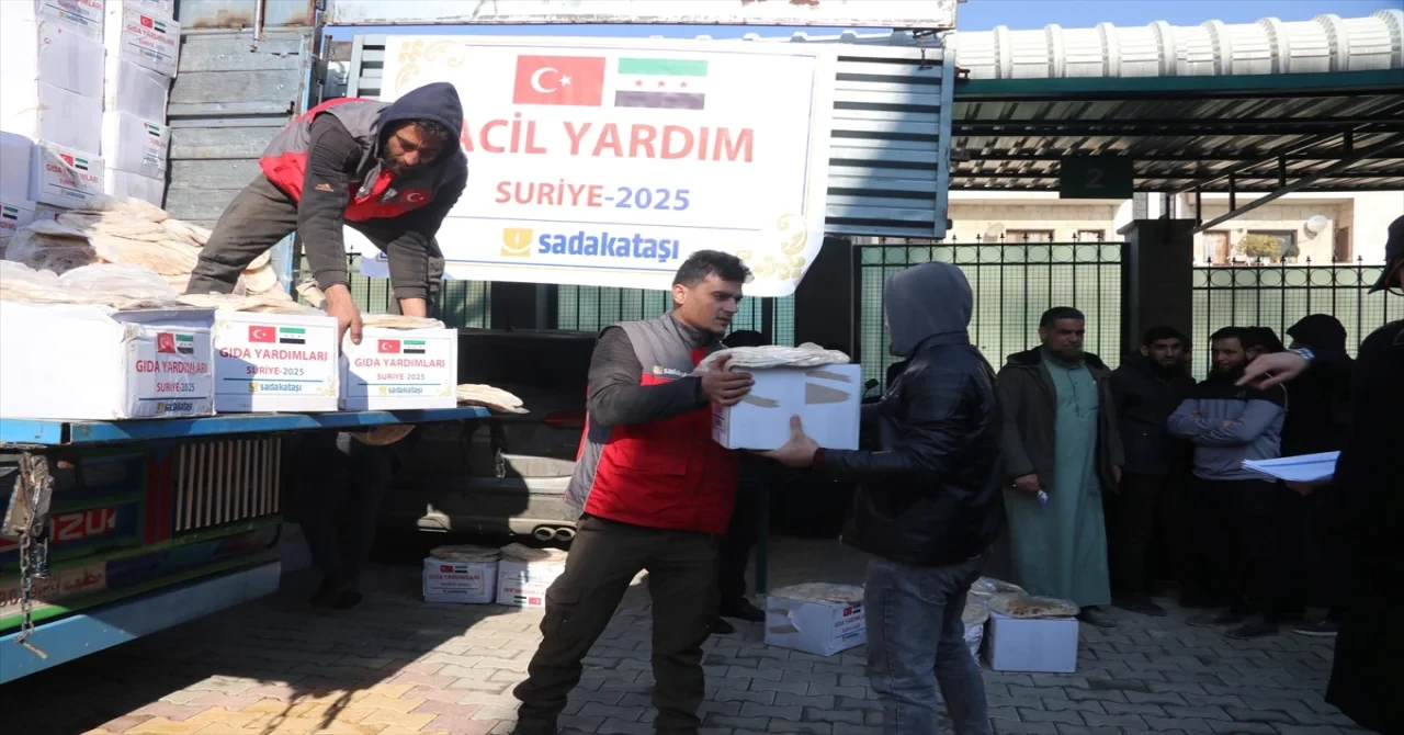 Sadakataşı Derneğinden İdlib’de 600 aileye kumanya yardımı