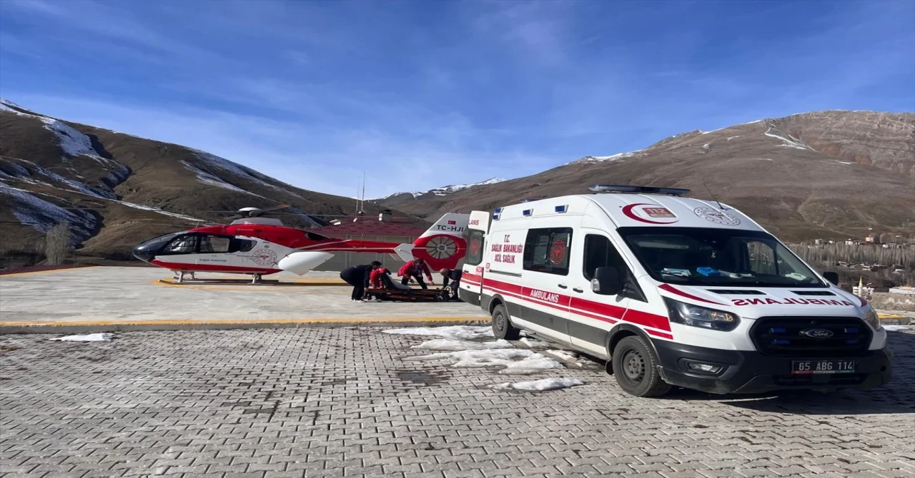 Van’da ambulans helikopter 2 hamile kadın için havalandı