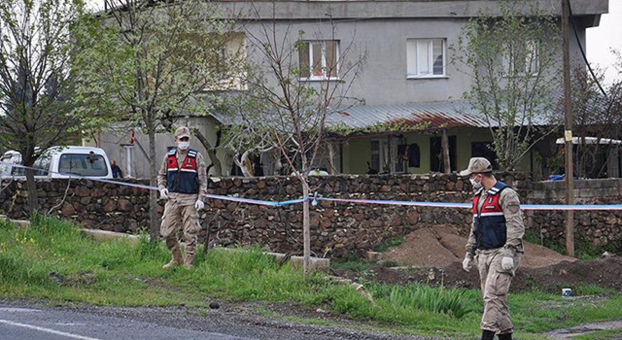 900 nüfuslu mahallenin giriş ve çıkışları kapatıldı