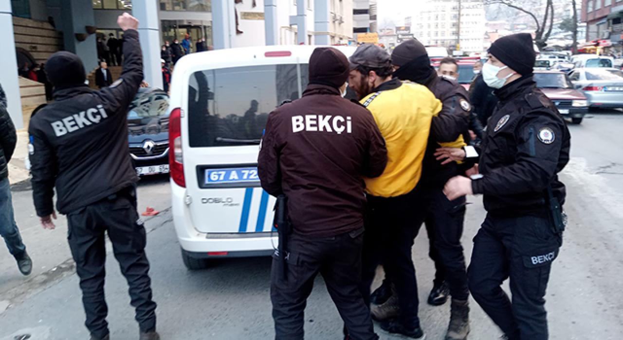 Belediye önünde benzin döküp kendisini öldürmeye çalıştı