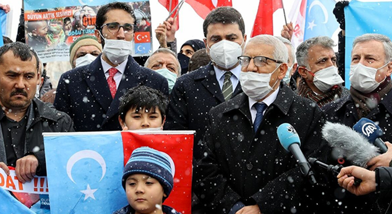 Çin'e büyükelçilik önünde protesto