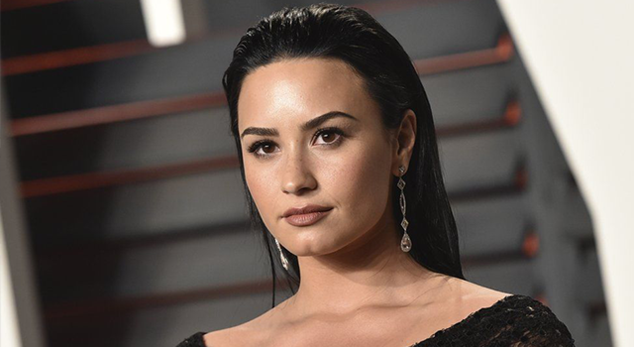 Demi Lovato iki kez cinsel istismara maruz kalmış