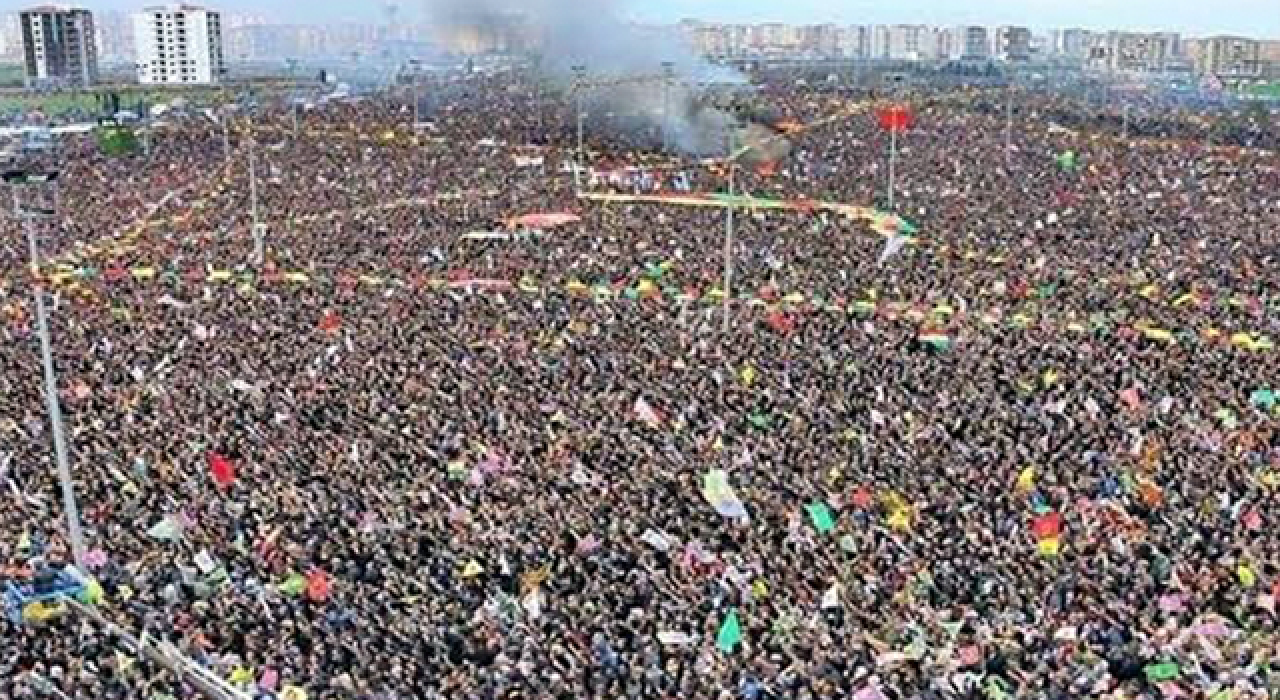 Demirtaş fotoğraf paylaştı: "Kimsenin kapatmaya gücünün yetmeyeceği HDP budur"