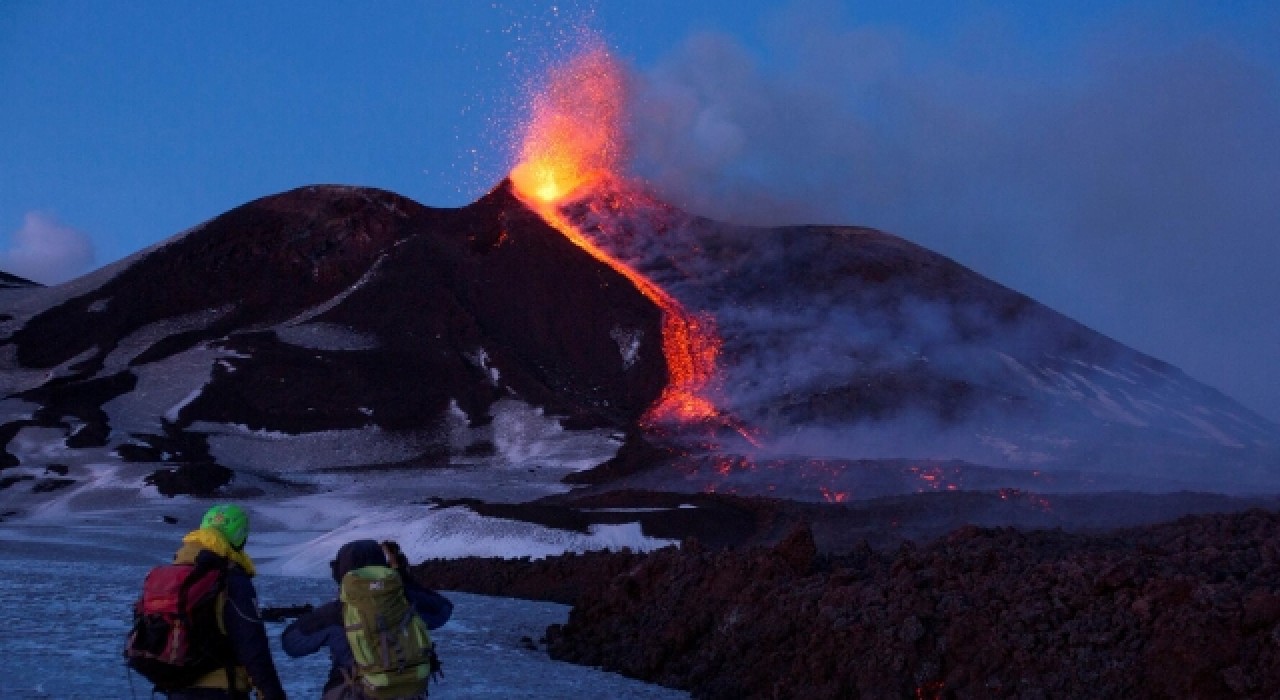 Dumanı üstünde Etna yanardağından ürküten görüntü