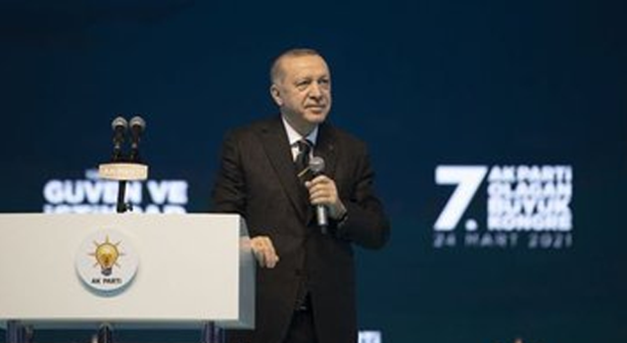 Erdoğan, yeniden AK Parti'nin genel başkanı seçildi