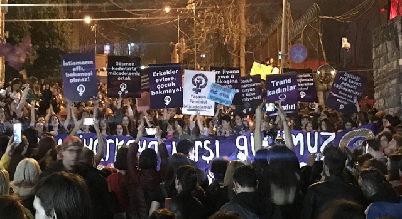 Feminist Gece Yürüyüşü'ne katılanlara evlerinden gözaltı