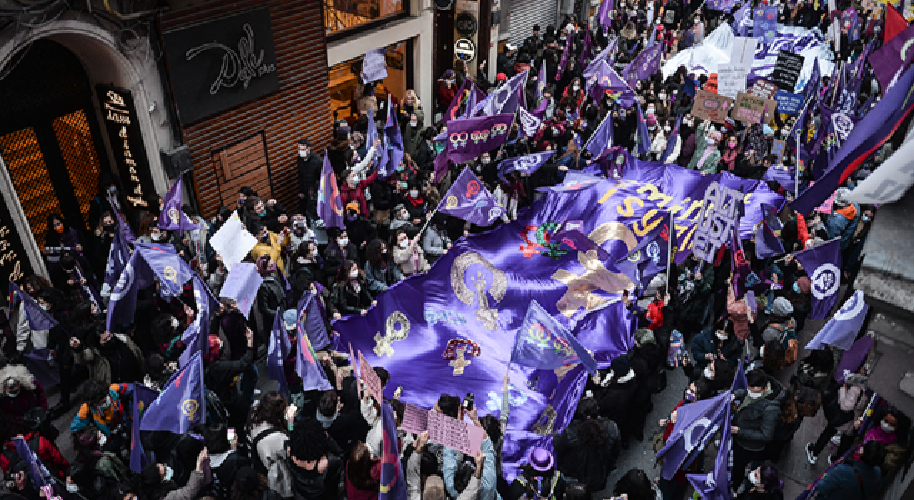 İstanbul Valiliği'nden Feminist Yürüyüş açıklaması: 13 kişi gözaltına alındı