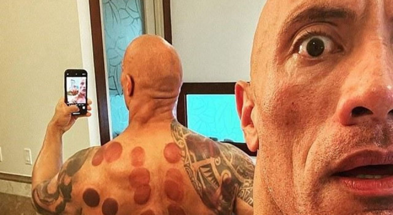 Amerikalı aktör Dwayne Johnson'dan "Hacamat" pozu