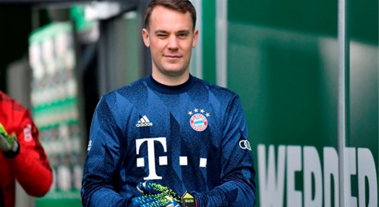 Kaleci Manuel Neuer maske işine girdi