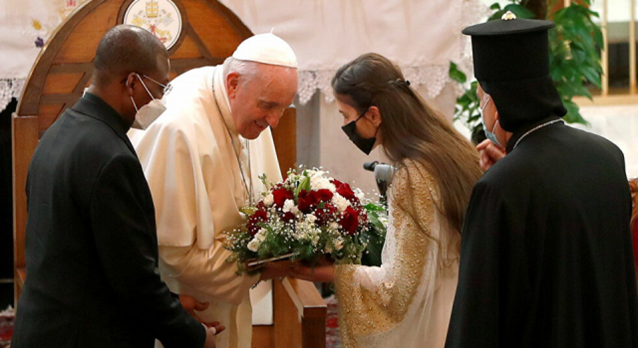 Papa'dan cihatçı katliamının yaşandığı kiliseye ziyaret