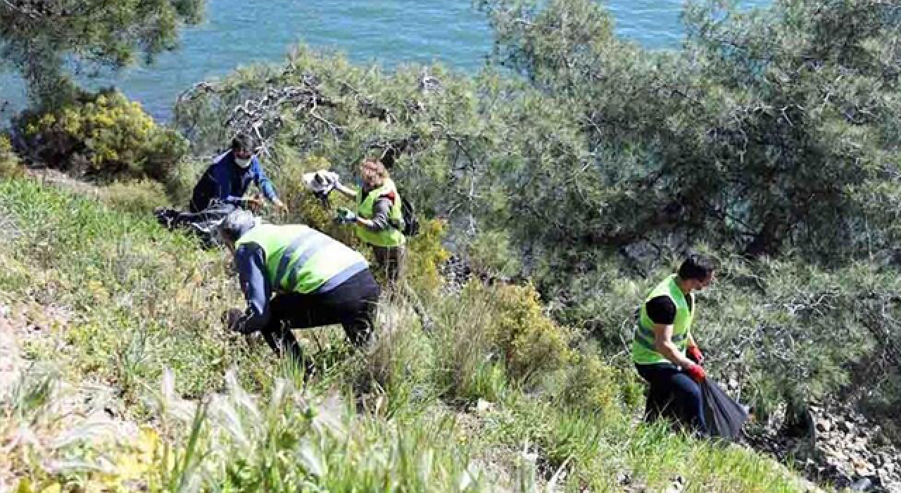 Sabah başlayan temizlik, öğlene kadar devam etti: 1 günde 10 ton çöp bırakıldı!