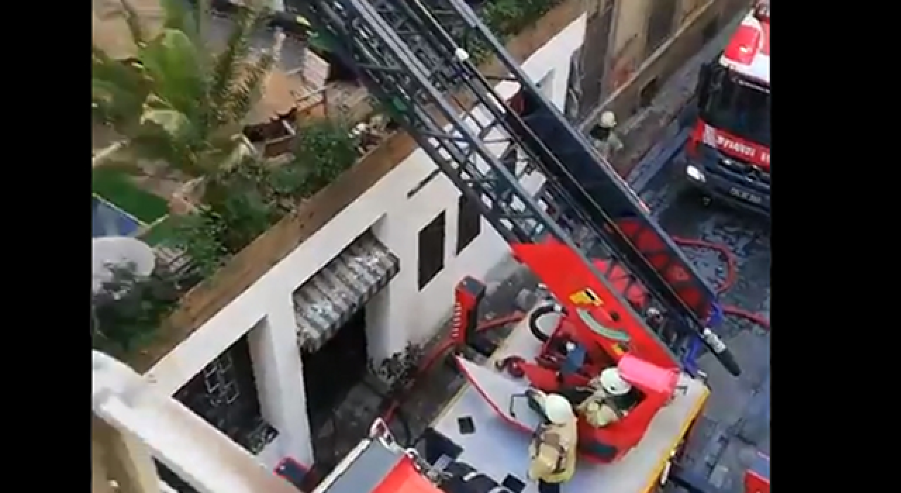 Sanatçıların uğrak yeriydi! Beyoğlu Çiçek Bar'da yangın