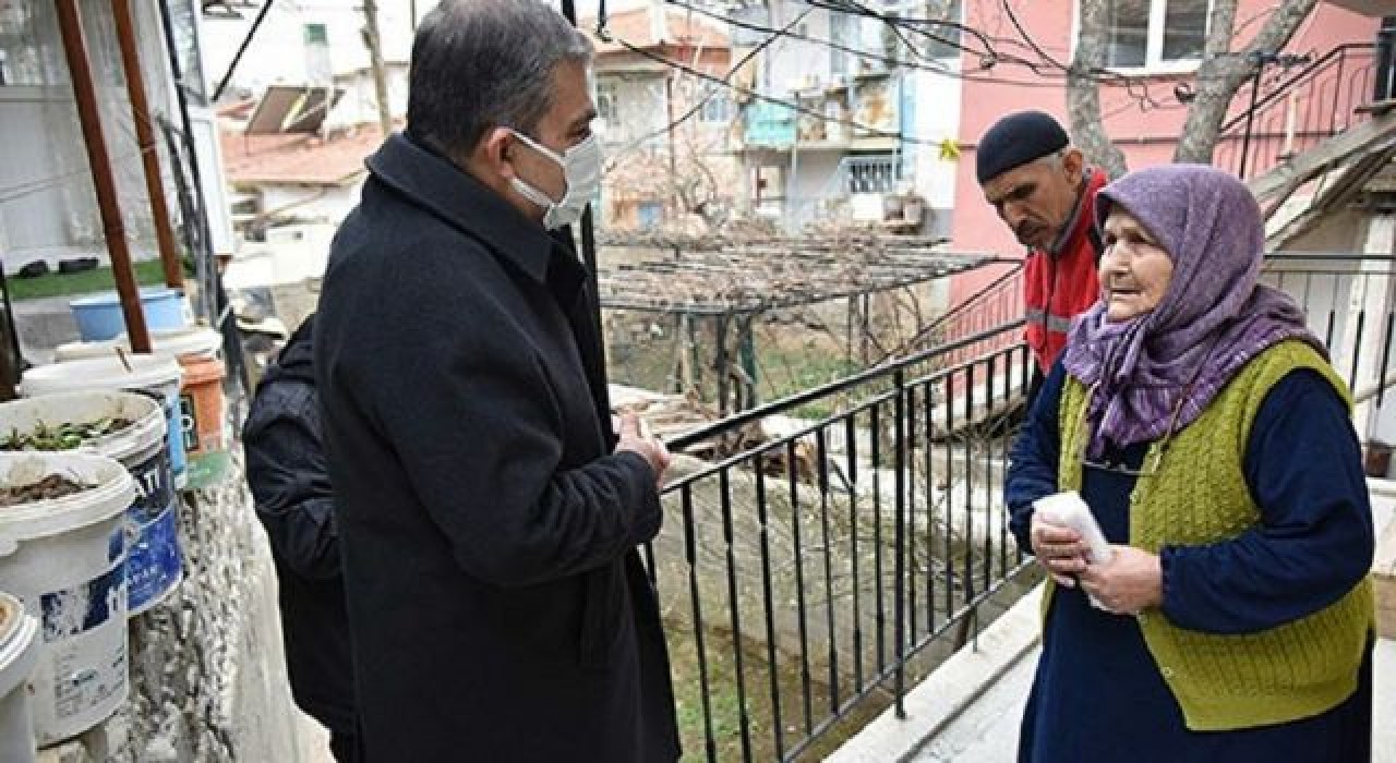 Vali kapı kapı gezip vatandaşı uyarıyor