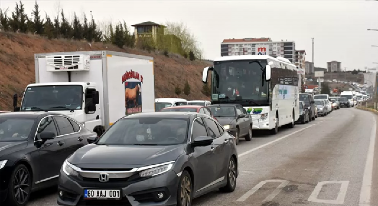 43 ilin bağlantı noktasında trafik kilitlendi