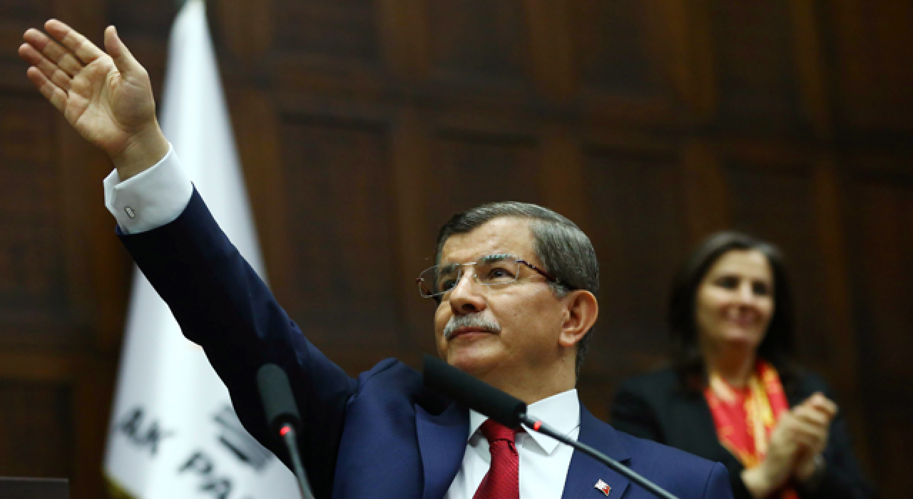 Ahmet Davutoğlu'ndan emekli amirallere tepki