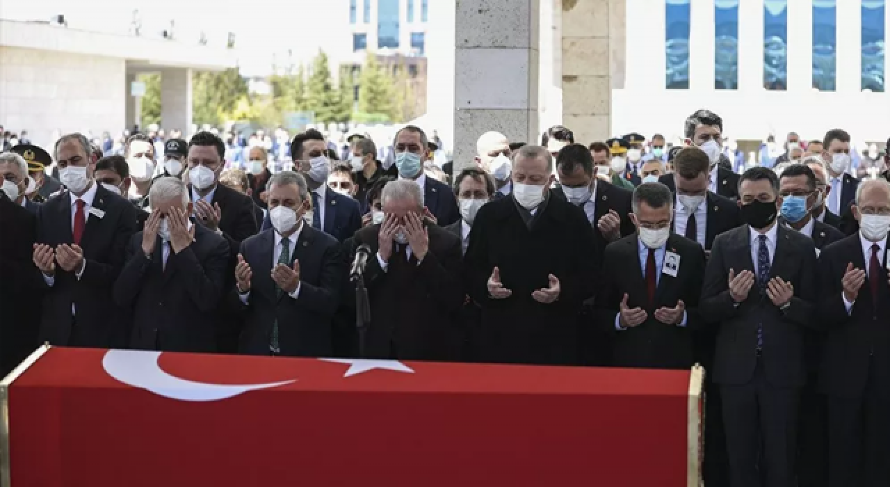 Eski başbakanlardan Yıldırım Akbulut son yolculuğuna uğurlandı