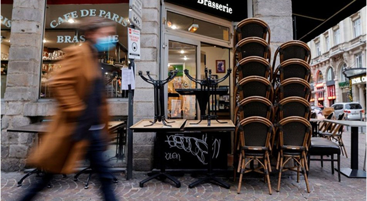 Fransa restoranları kademeli olarak açıyor