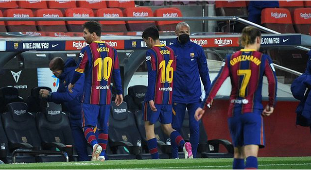 Granada'ya yenilen Barça, liderlik fırsatını kaçırdı