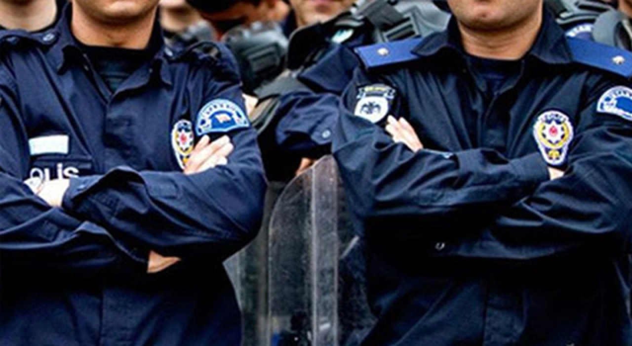 "Kadınların gizlice fotoğraflarını çeken polis memuru açığa alındı" iddiası