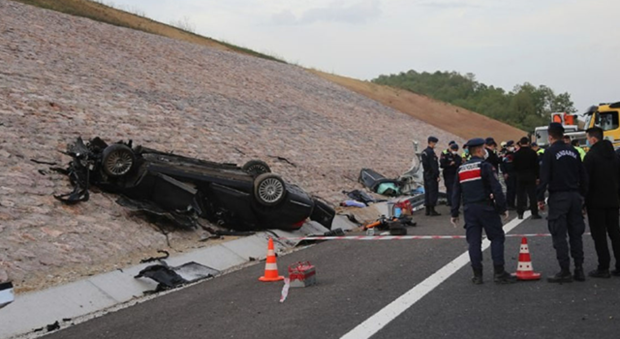 Konsolosluğa ait otomobil takla attı: 4 ölü