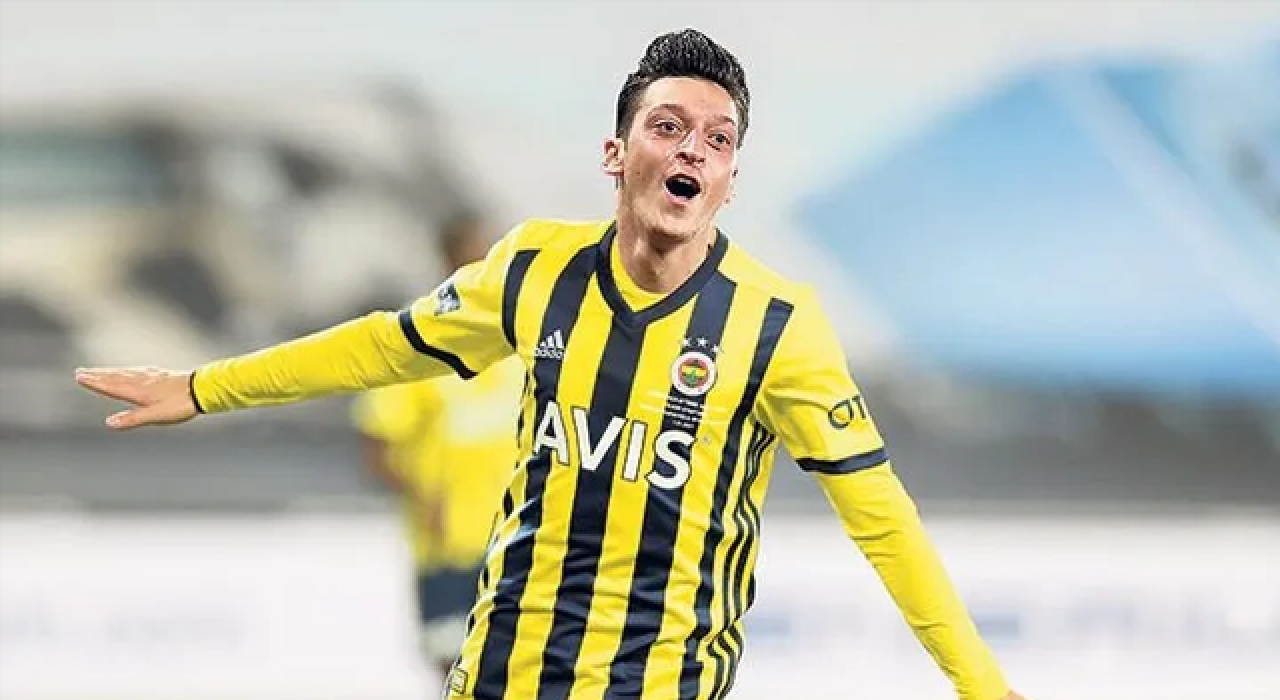 Mesut Özil'den, Kızılay'a 100 bin Euro bağış...