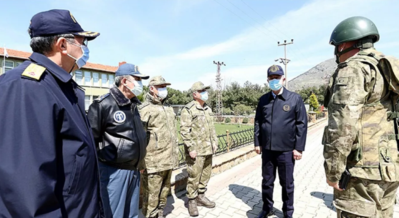 Milli Savunma Bakanı Akar, Gökçeada'da incelemelerde bulundu