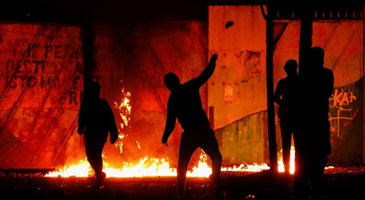 Protestolar şiddetlendi! Kuzey İrlanda'da neler oluyor?