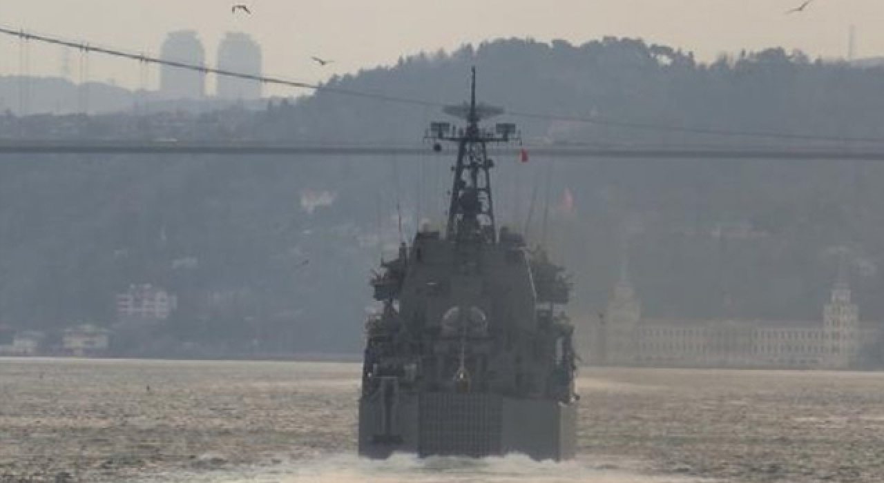 Rus savaş gemileri İstanbul Boğazı'ndan geçti