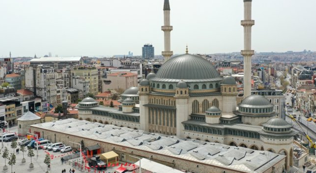 Taksim Meydanı'na yapılan caminin ibadete açılacağı tarih belli oldu