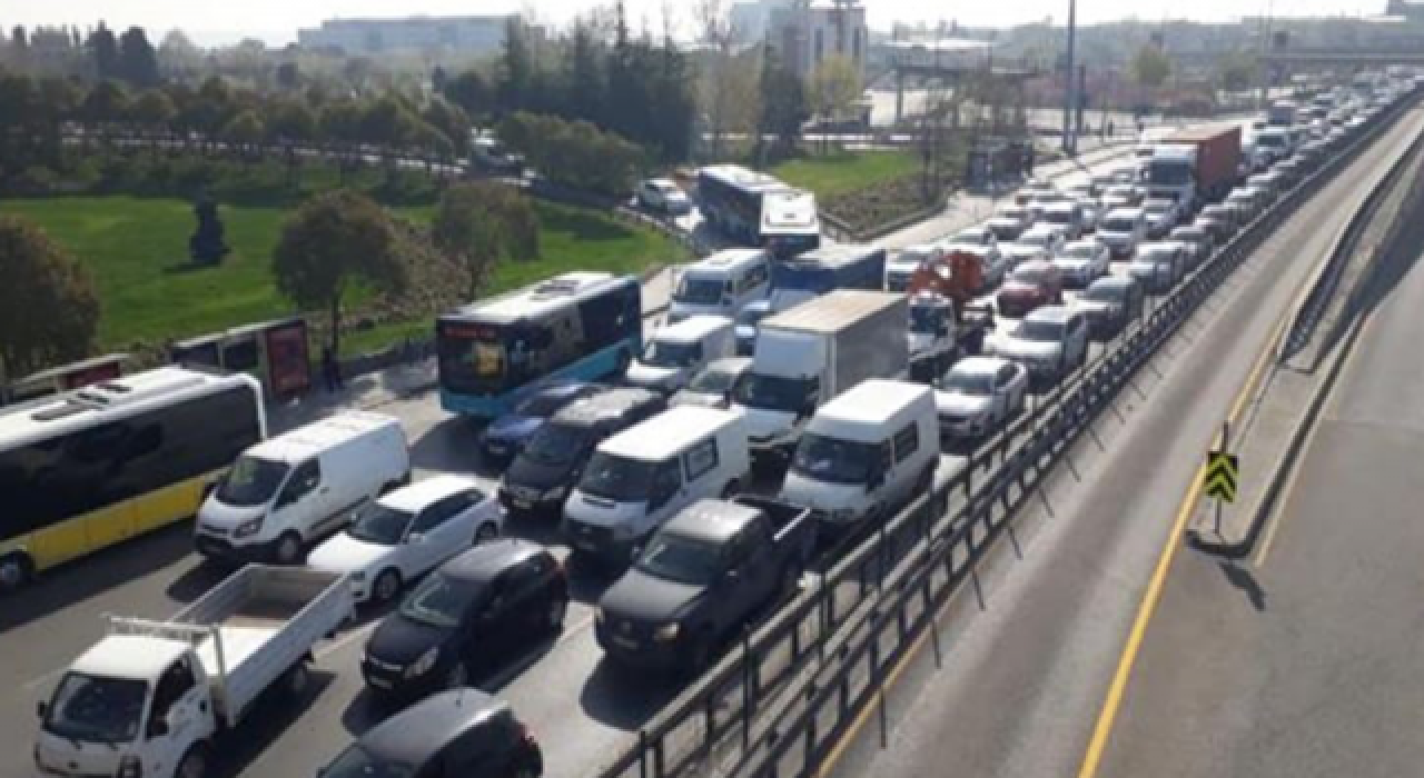 Tam kapanma’nın ilk gününde trafik