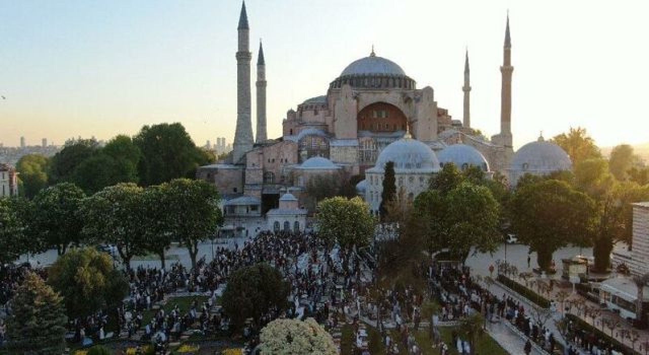 Ayasofya Cami'nde 87 yıl sonra ilk bayram namazı