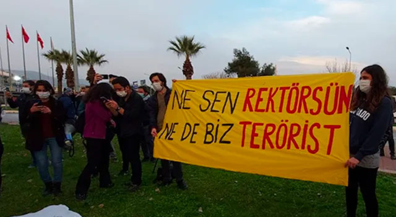 Boğaziçi protestolarına katılan öğrencilere sosyal mesafe cezası