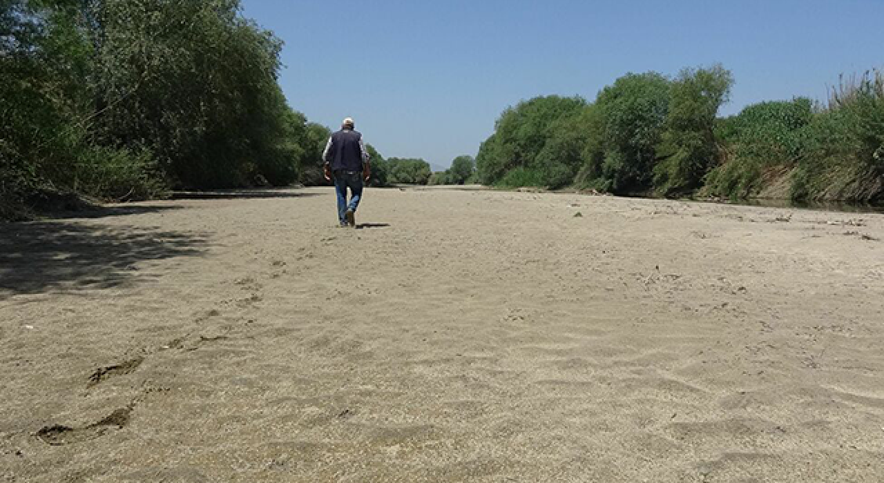 Büyük Menderes Nehri kurudu