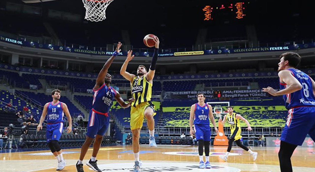 Derbi Anadolu Efes'in