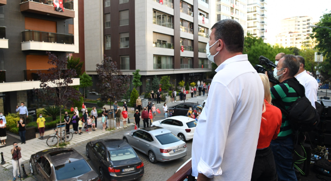 Kadıköy'de 19.19'da İstiklal Marşı coşkusu