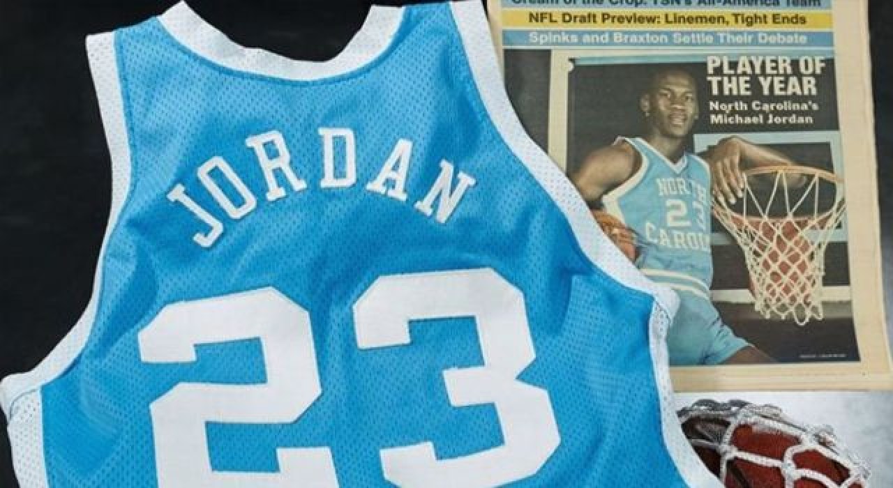 Michael Jordan'ın üniversitedeyken giydiği formanın fiyatı dudak uçuklattı