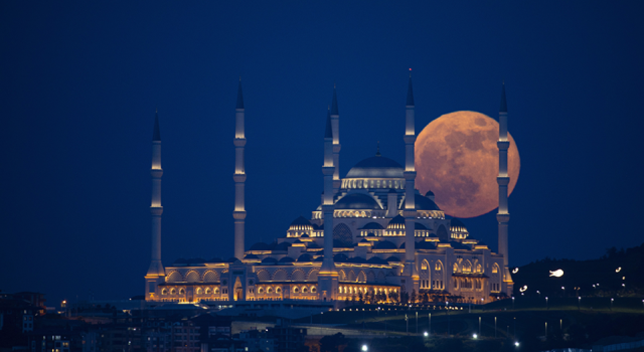 Süper Çiçek Kanlı Ay, İstanbul semalarında