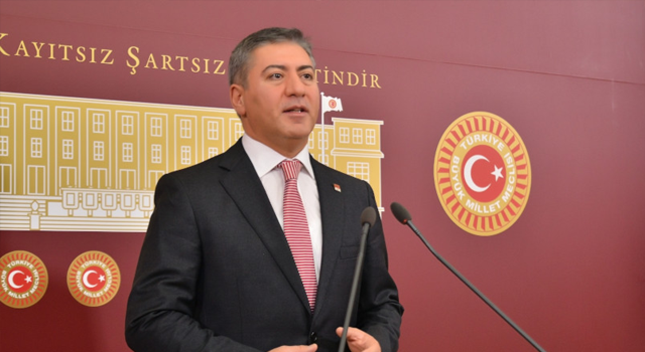 CHP’li Murat Emir: Cumhurbaşkanı el altından ve başkasının hakkı olan bir aşıyı olmuş