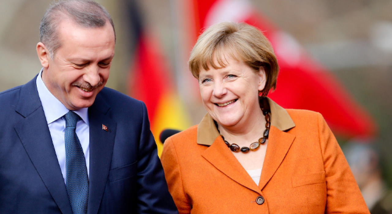 Erdoğan, Merkel ile bir araya geldi