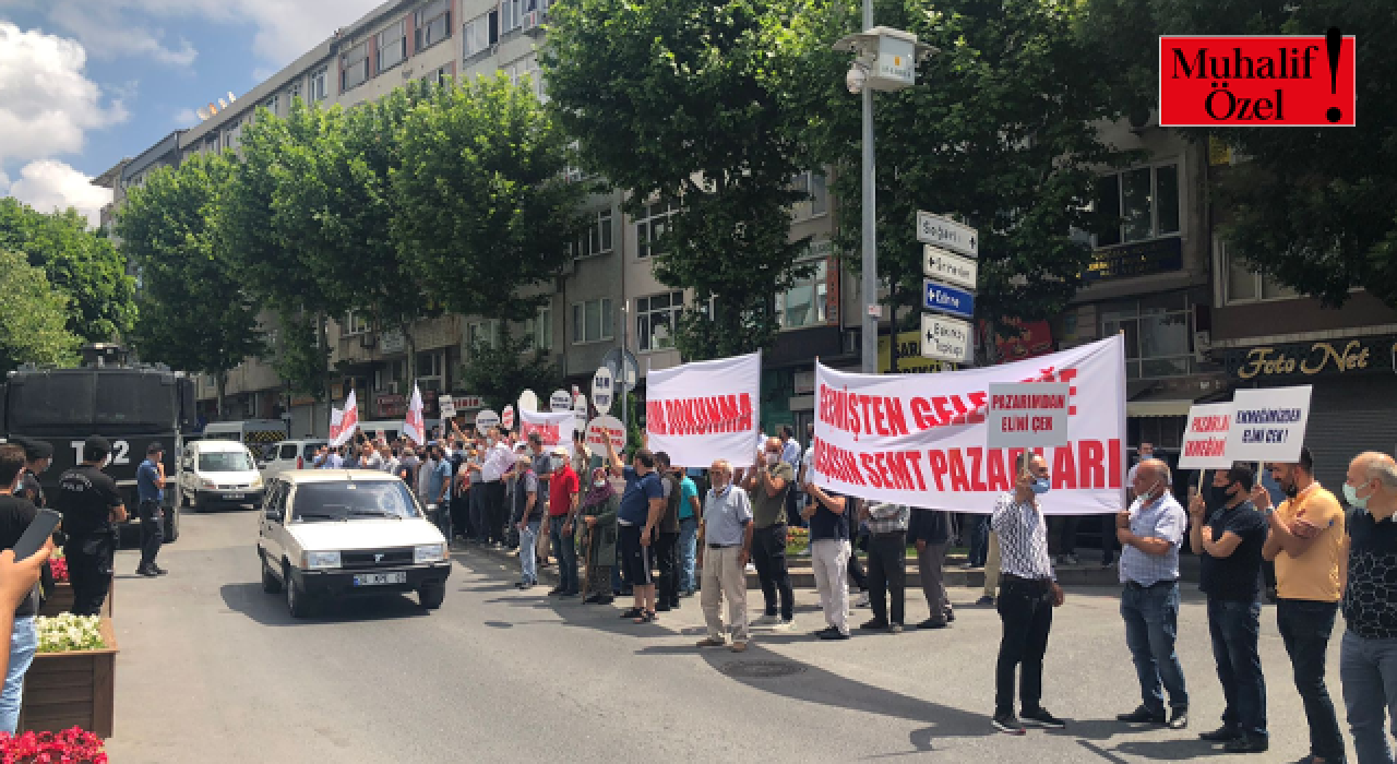 Semt pazarcıları belediye başkanını protesto etti: Ekmeğimizden elini çek