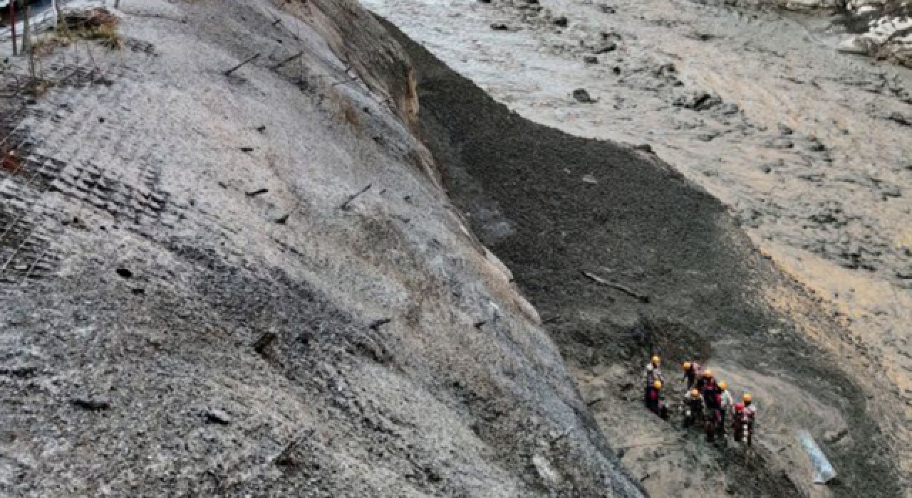 Himalaya'da buzul felaketinin bilançosu: 15 atom bombasına eşdeğer enerji...