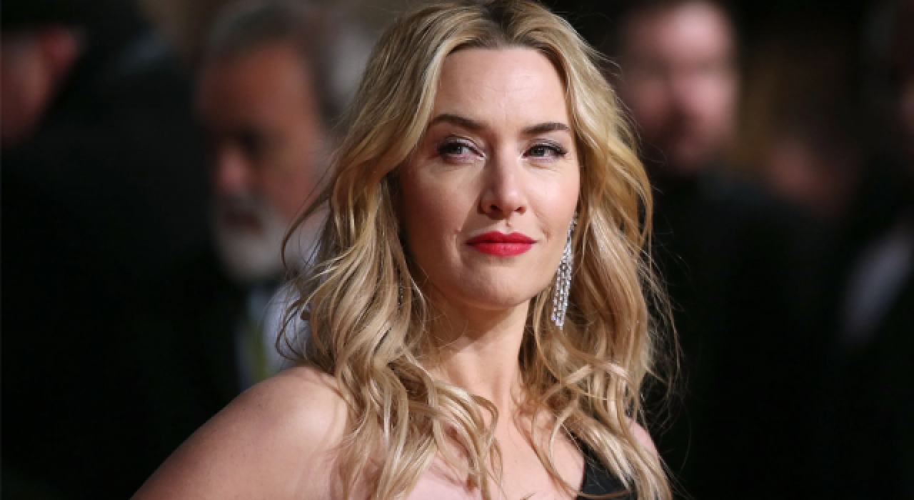 Kate Winslet: Seks sahnesinde görünen göbeğimi gizlemek isteyen yönetmene "Sakın yapma" dedim