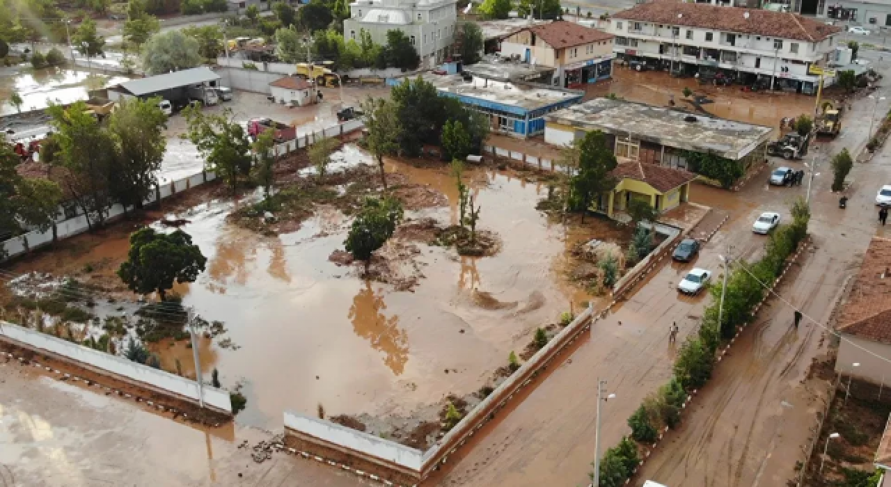 Kırıkkale'de sel! Çok sayıda ev ve işyerlerinde hasar