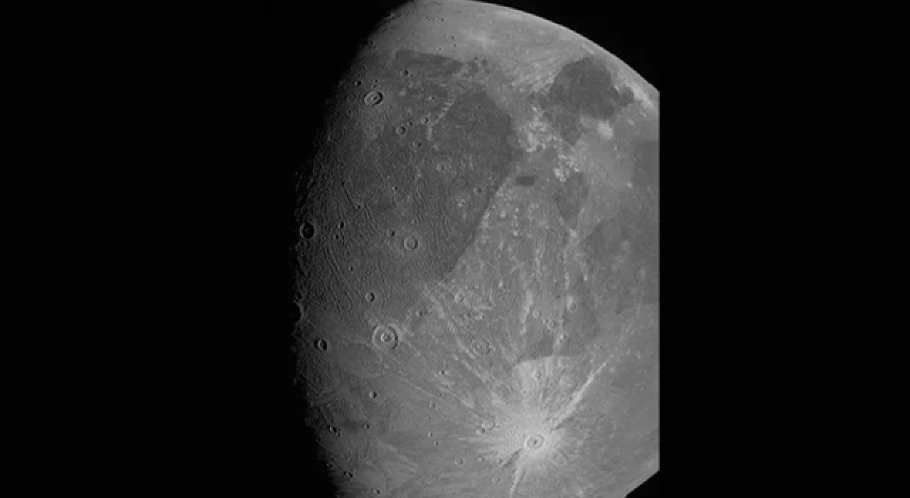 NASA'nın keşif aracı Juno, Jüpiter'in uydusunu fotoğrafladı