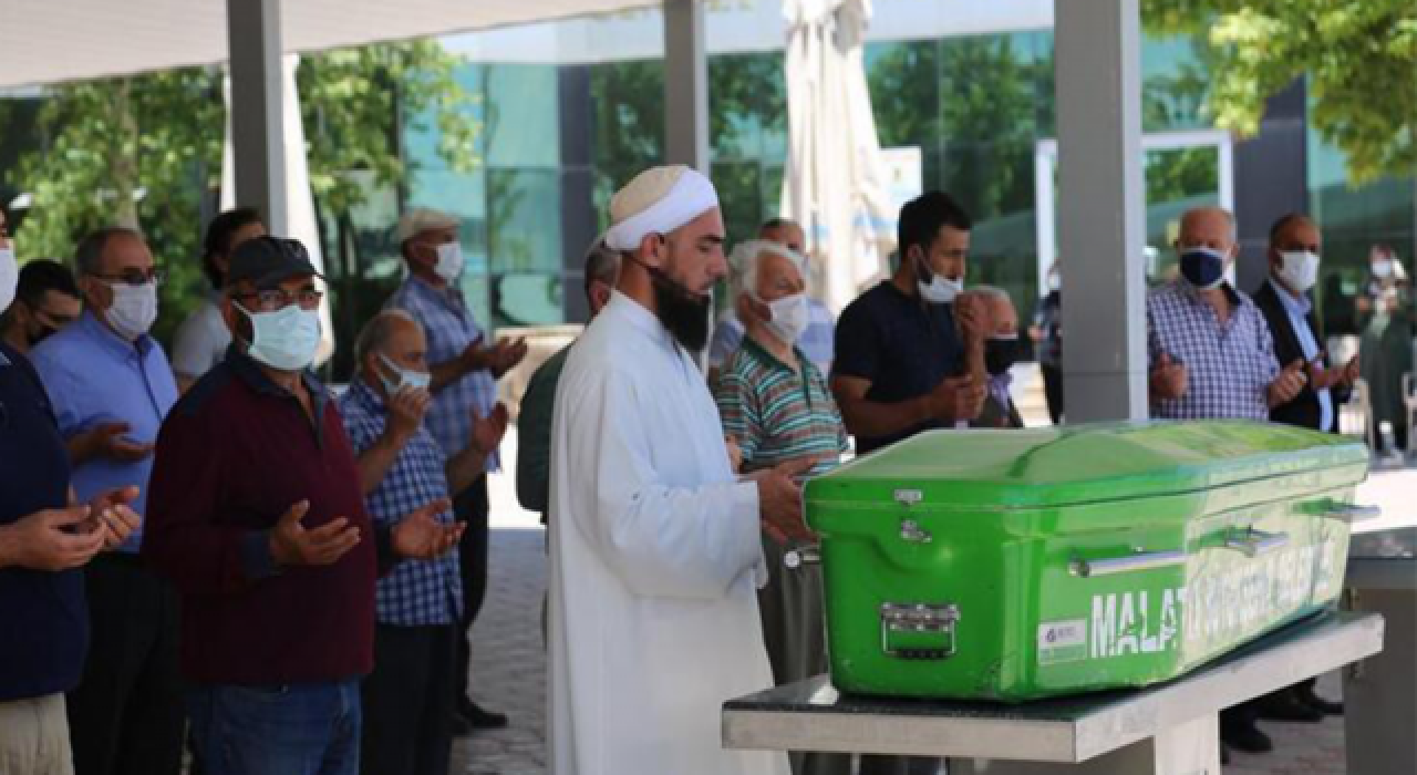 Son kez görmek isteyip tabutu açınca ortalık karıştı