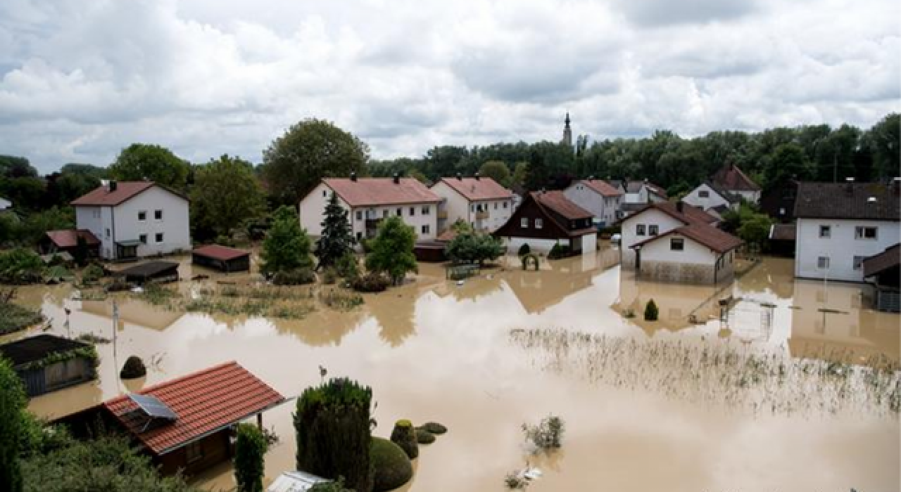 Almanya’da sel nedeniyle 6 bina çöktü: 30 kişi aranıyor