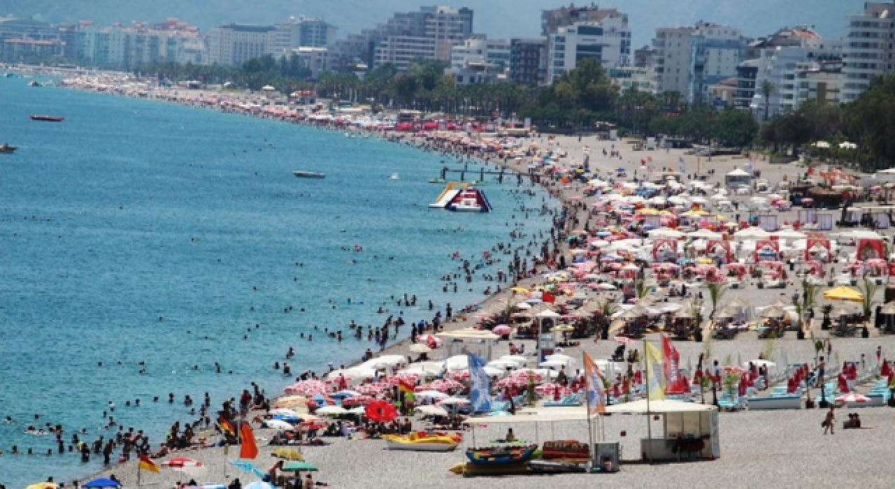 Antalya’da boş yer kalmadı, Vali ''Rezervasyon için beni arıyorlar'' dedi