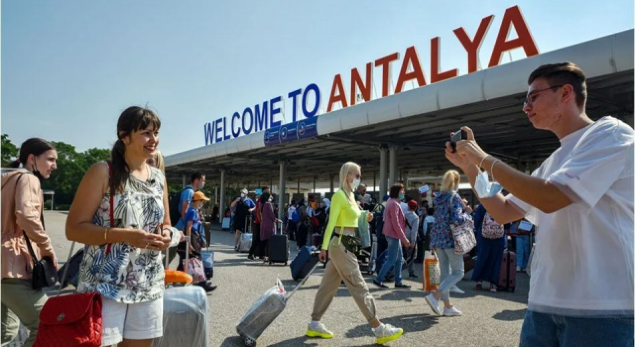 Antalya'ya gelen turist sayısı 3 milyonu geçti